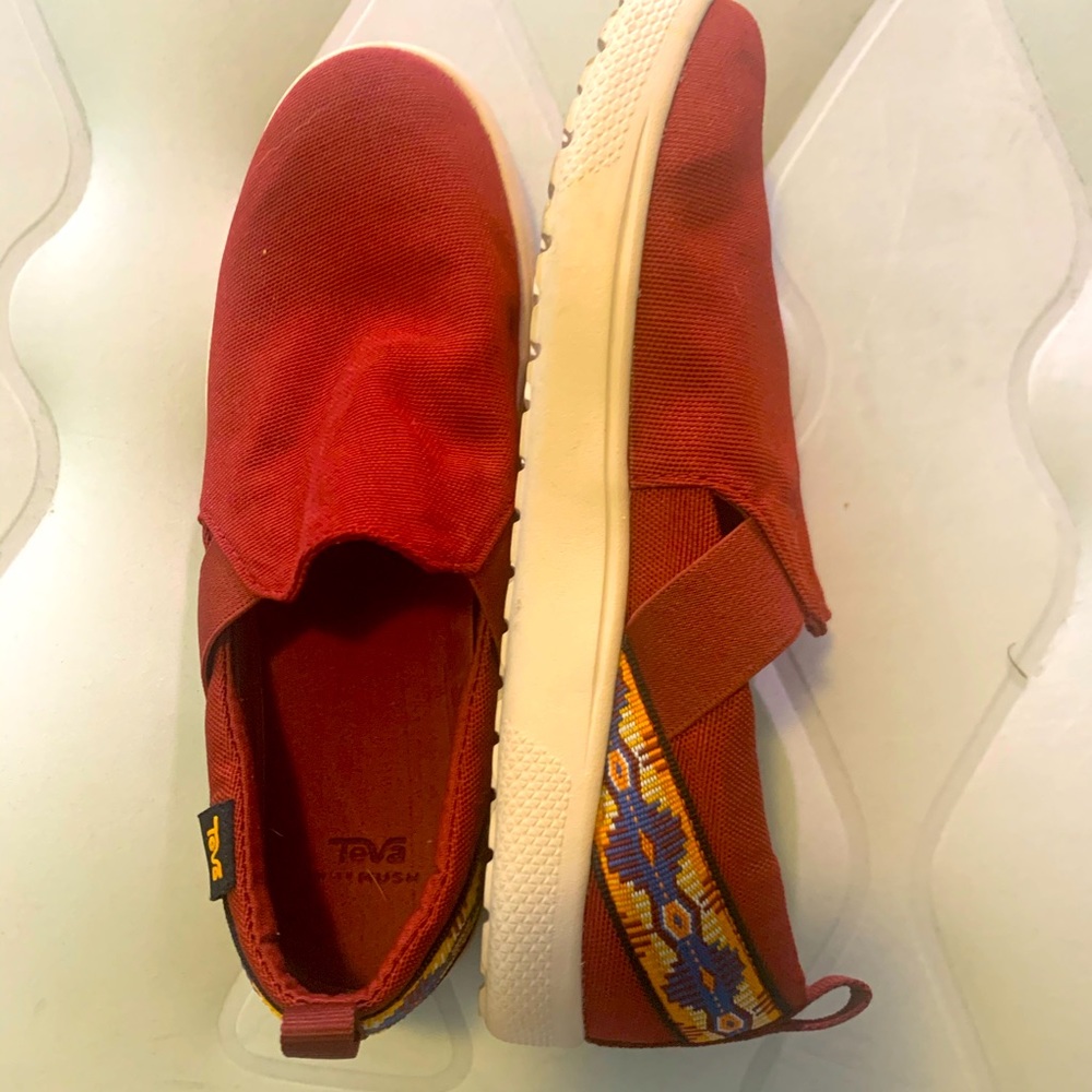 Tens slip ons